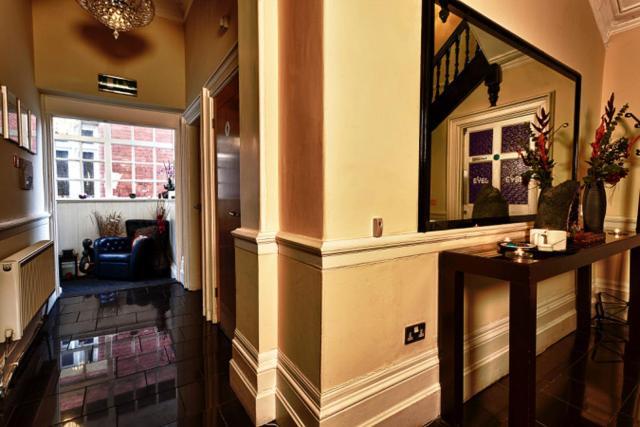 Space Boutique B&B - With Free Private Car Park Лландидно Экстерьер фото
