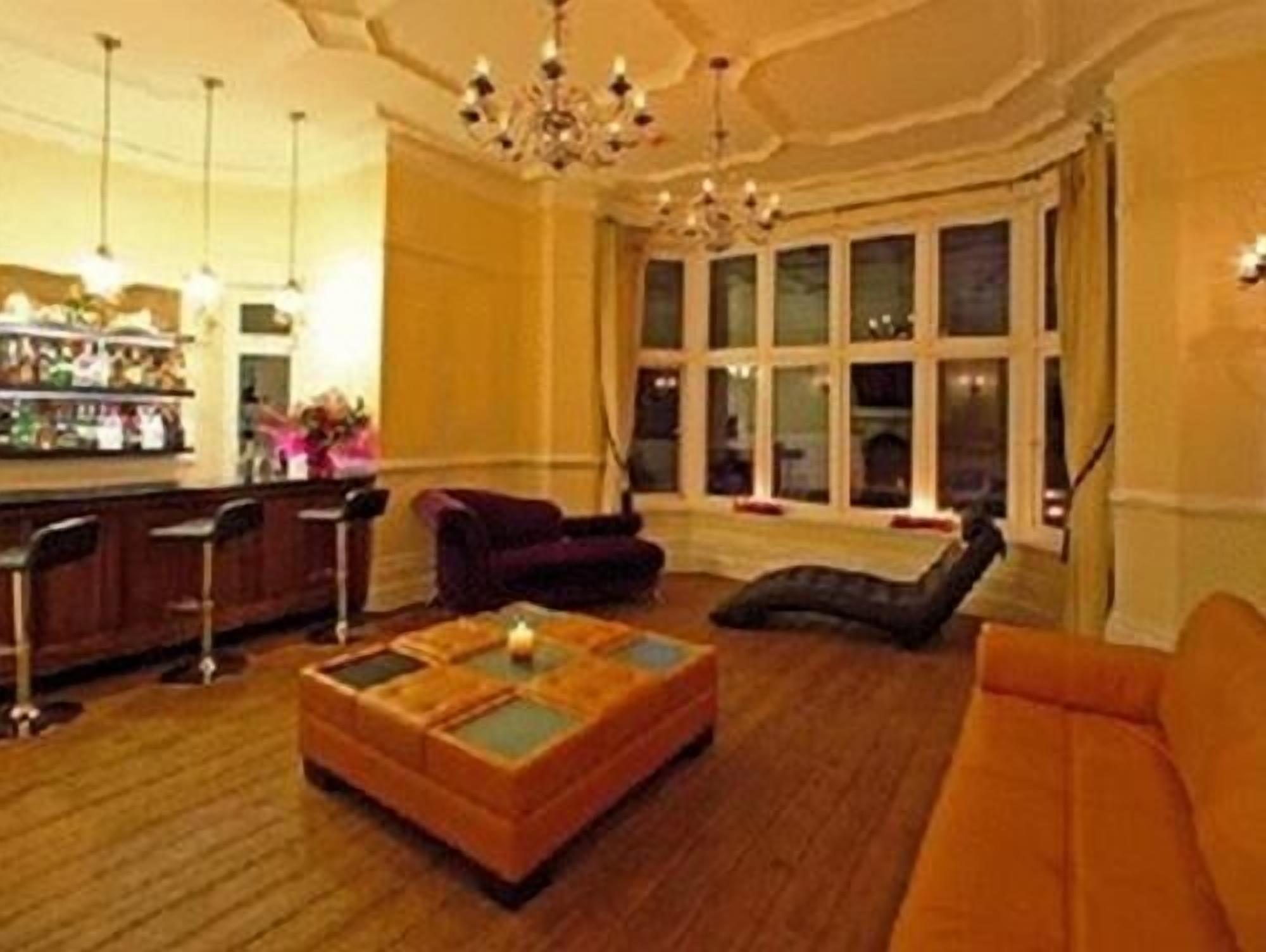 Space Boutique B&B - With Free Private Car Park Лландидно Экстерьер фото